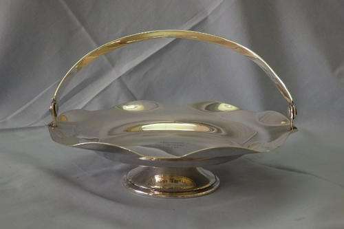 A BEAUTIFUL VINTAGE STEMMED SILVER PLATED ENGRAVED TROPHY BOWL WITH A TWIRLED HANDLE