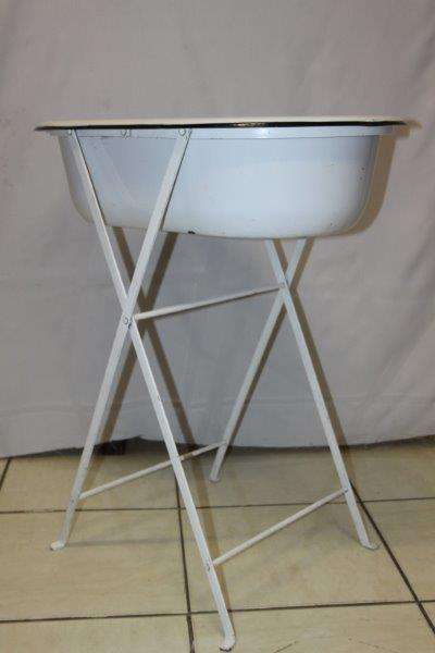 AN EXQUISITE VINTAGE ENAMEL BABY BATH ON THE ORIGINAL FOLD-AWAY STAND!!! AWESOME & RARE!!!
