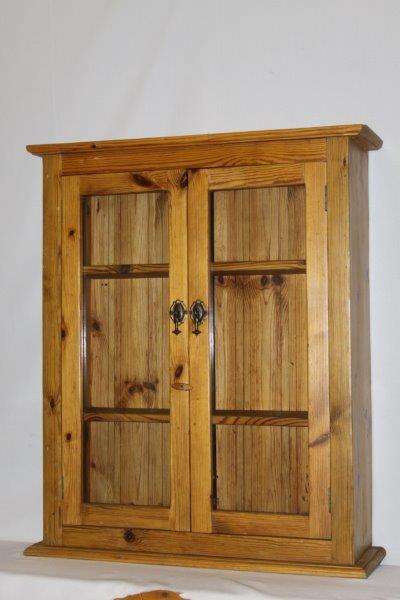AN EXQUISITE VINTAGE OREGON PINE DISPLAY CABINET; PERFECT TO MOUNT ON A WALL OR STAND ON A CUPBOARD!