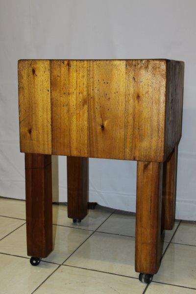 A MAGNIFICENT GENUINE SOLID & HEAVY BUTCHERS BLOCK ON WHEELS & IN FANTASTIC CONDITION FOR IT'S AGE!!