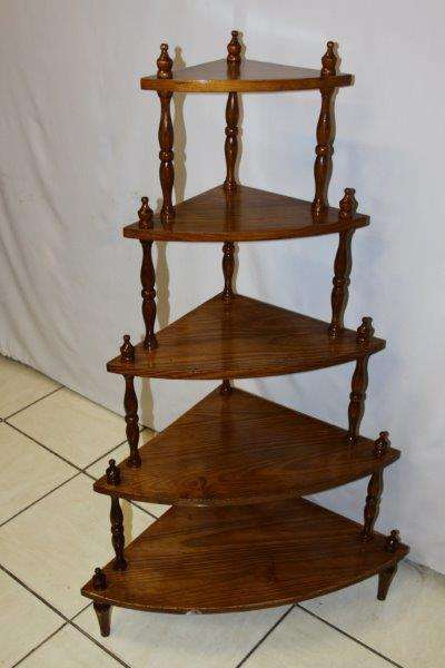 A STUNNING VINTAGE 'WHATNOT' SHELF FOR COLLECTIBLES, IN FANTASTIC CONDITION!!!
