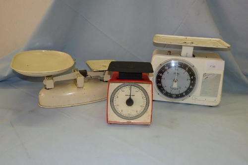 THREE WONDERFUL VINTAGE HOUSEHOLD KITCHEN SCALES INCLUDING A WEST GERMAN MADE "TOWER" SCALE