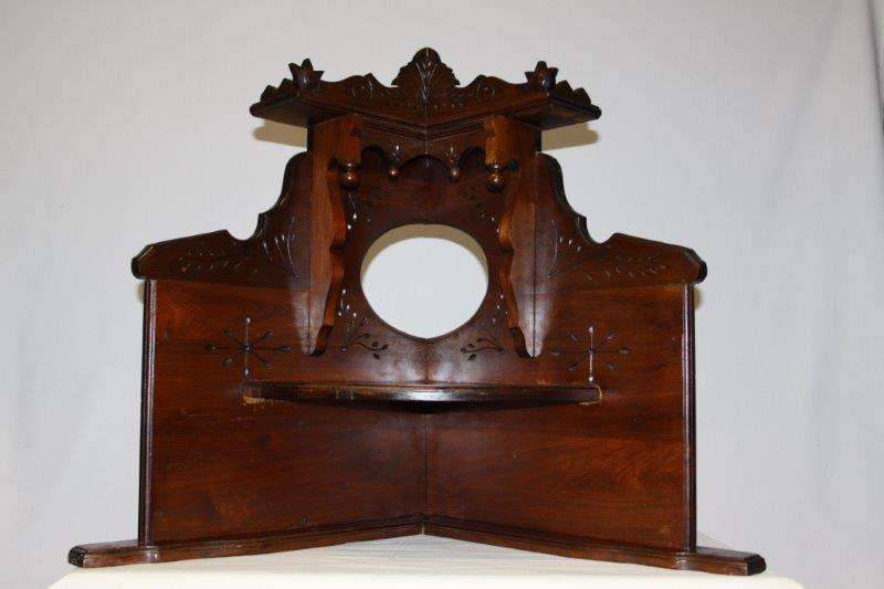 A SPECTACULAR ANTIQUE HAND CARVED CORNER DISPLAY CABINET WITH EXQUISITE DETAIL! FANTASTIC CONDITION!