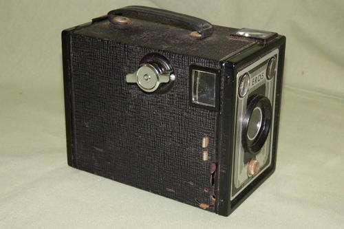 AN INCREDIBLY RARE ANTIQUE DEEKABEE EROS "BOX" CAMERA IN GREAT CONDITION FOR IT'S AGE