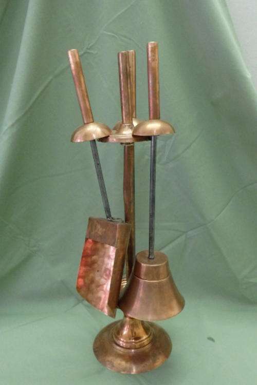 AN UNUSUAL VINTAGE COPPER FIRE PLACE SET INCLUDING A SPADE AND A FIRE POKER