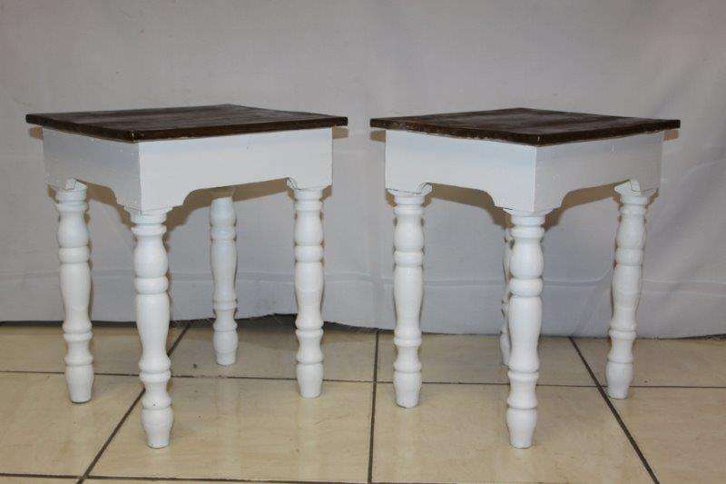 TWO STUNNING VINTAGE WHITE WASH WITH WOOD TOP COFFEE TABLE IN EXCELLENT CONDITION!!! bid / table