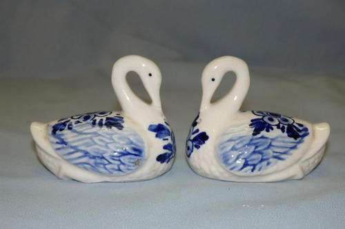 A FABULOUS DELFT OF HOLLAND HAND PAINTED BLUE AND WHITE "SWAN SHAPED" SALT AND PEPPER CELLAR SET