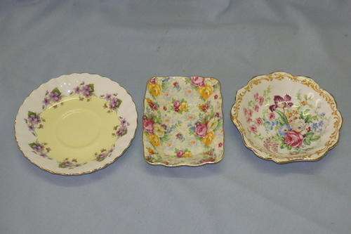 THREE MAGNIFICENT COLLECTABLE ROYAL ALBERT PLATES INCLUDING A VERY RARE 1935 NOSEGAY PATTERN PLATE