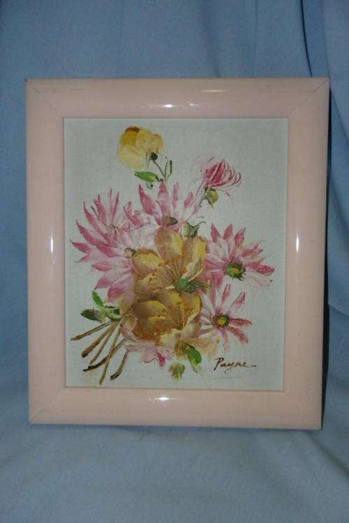 A GORGEOUS SIGNED ORIGINAL OIL ON BOARD PAINTING OF A BOUQUET OF FLOWERS IN A PALE PINK FRAME