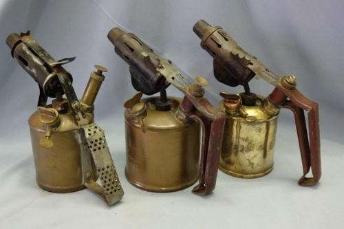 THREE RARE VINTAGE BRASS PARAFFIN BLOW LAMP/ TORCHES INCLUDING A PRIMUS 633 AND AN ORIGINAL MACH-1