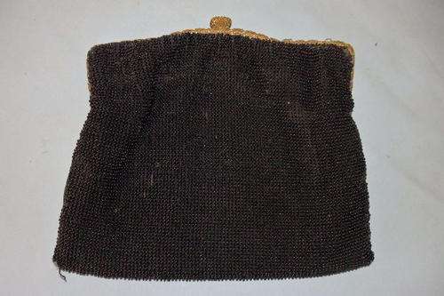 A STUNNING VINTAGE BLACK BEADED LADIES FORMAL "CLUTCH" HANDBAG WITH A BRASS FRAME