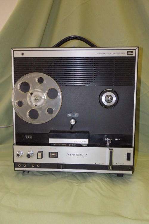 AN INCREDIBLE VINTAGE (c1960's) TOSHIBA "VERTICAL 7" GT-701V SOLID STATE REEL TO REEL TAPE RECORDER
