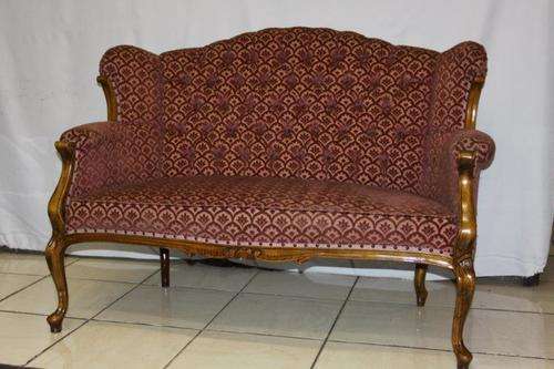 A MAGNIFICENT GORGEOUS 2-SEATER LOUNGER COUCH IN PRISTINE CONDITION! EXQUISITE FURNITURE!