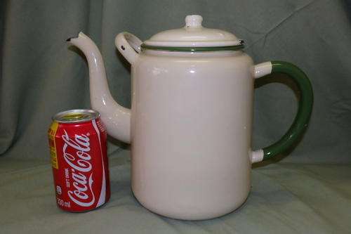 A FANTASTIC VINTAGE 3 LITRE CREAM AND GREEN ENAMELWARE DOUBLE HANDLED TEA/ COFFEE POT