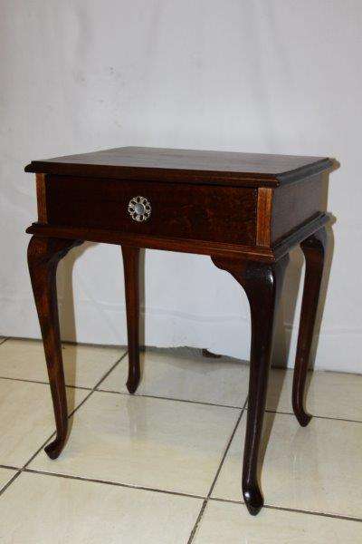 A STUNNING, UNUSUAL VINTAGE QUEEN ANNE SIDE-TABLE PEDASTAL WITH DRAW IN FANTASTIC CONDITION!!!