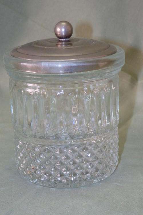 AN AWESOME ENGLISH MADE MOULDED GLASS JAR WITH A METAL LID - IDEAL FOR JAMS AND RELISHES
