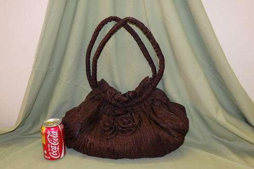 A GORGEOUS COPPER/ BURGUNDY COLOURED FABRIC LADIES HANDBAG WITH HAND MADE ROSES AND A QUILTED LINING