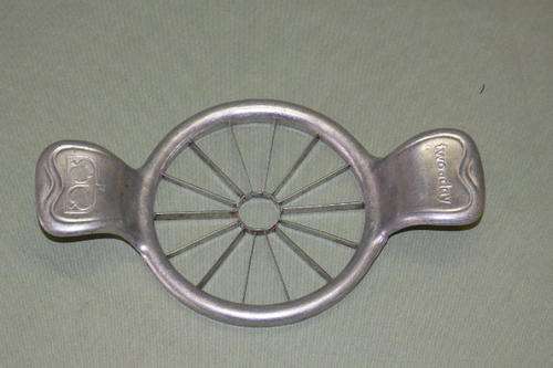 A FANTASTIC AND VERY PRACTICAL ALUMINIUM APPLE (FRUIT) CORER & CUTTER UNIT IN ONE WITH STEEL BLADES