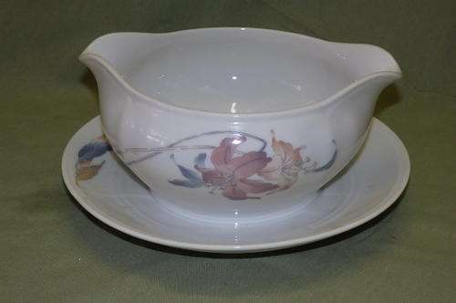 AN AWESOME VINTAGE ANATOLE OF JAPAN FINE BONE CHINA FIXED PLATED GRAVY BOAT