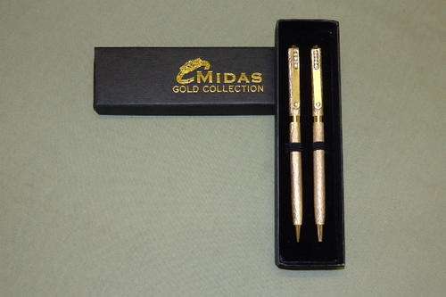 A STUNNING GOLD SPUN (BRUSHED) BOXED "MIDAS GOLD COLLECTION" PEN AND PENCIL SET WITH DIAMANTE
