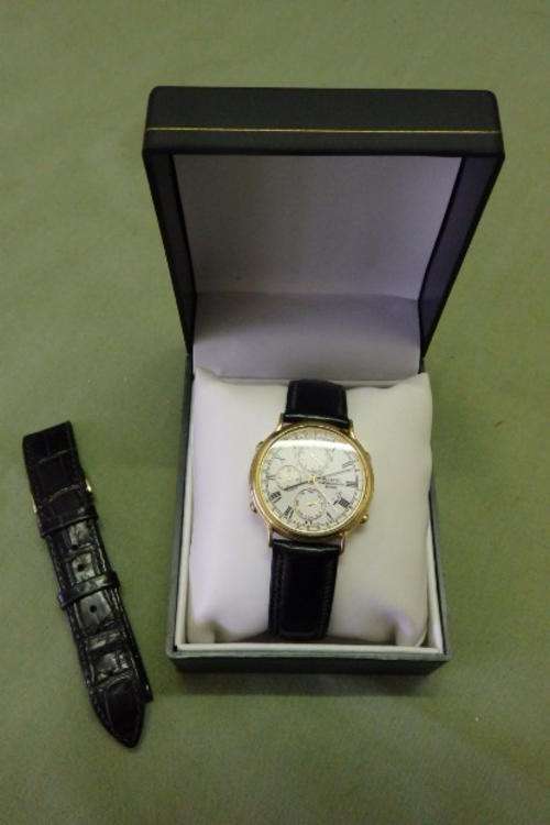 A FANTASTIC ACCURIST CHRONOGRAPH ALARM (6W50 MODEL) GENTS WATCH WITH TWO LEATHER STRAPS