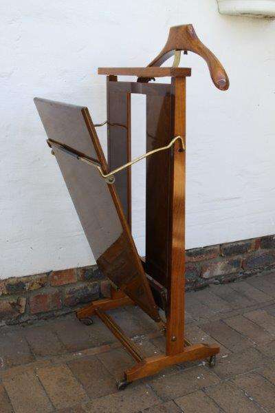 AN EXQUISITE ITALIAN MADE 'MR JEEVES' DUMB VALET CLOTHING STAND IN EXCELLENT CONDITION! THE BEST YET