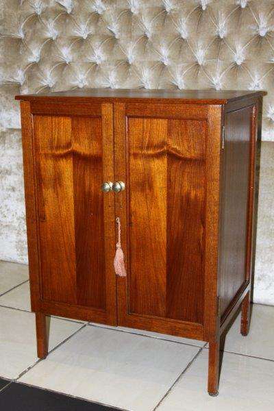 AN EXQUISITE VINTAGE TEAK DOUBLE DOOR CUPBOARD PERFECT FOR A BEDROOM OR BATHROOM! AWESOME FURNITURE!