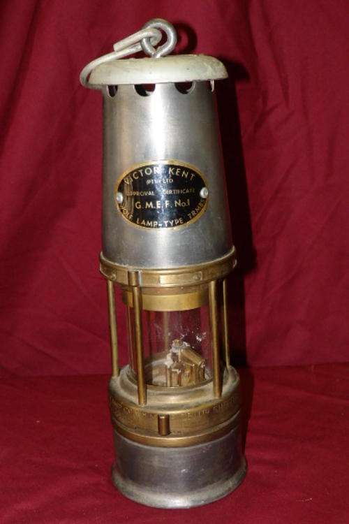 AN AMAZING ANTIQUE BRASS AND METAL "THE WOLF SAFETY LAMP No. 7" MINERS LAMP IN AMAZING CONDITION