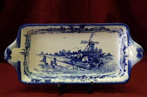 A VERY RARE ANTIQUE ROYAL DOULTON OF ENGLAND "NORFOLK" SERIES BLUE AND WHITE SANDWICH PLATE