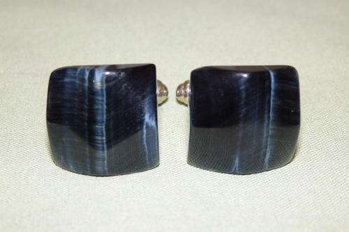 AN ABSOLUTELY STUNNING VINTAGE PAIR OF SQUARE (FACETED) ONYX MENS CUFFLINKS
