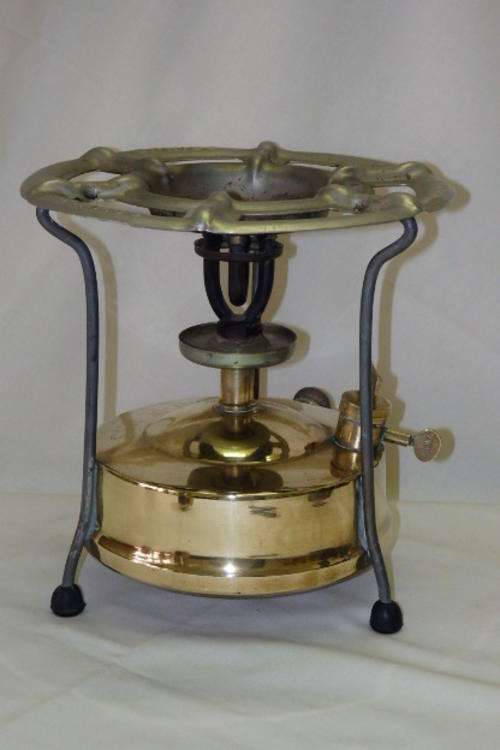 A WONDERFUL OLD AUTHENTIC VINTAGE (BRASS) PRIMUS OF SWEDEN PARAFFIN/ KEROSENE COOKING STOVE