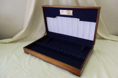 A FANTASTIC VINTAGE EETRITE (8 SETTING) "WOODEN" CUTLERY CADDY WITH A BLUE VELD LINING