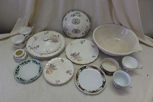 *** JOB LOT *** AN AWESOME COLLECTION OF MIXED CERAMIC AND PORCELAIN PIECES - IDEAL FOR MOSAIC WORK