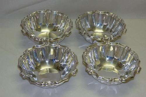 FOUR EXQUISITE ITALIAN MADE IBIS SILVER PLATED BOWLS WITH REPOUSSE DETAILING AROUND THE EDGES