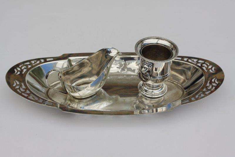 AN AWESOME COLLECTION OF SILVER PLATED SILVERWARE INCLUDING A SCARCE VINERS PIECE! bid/item
