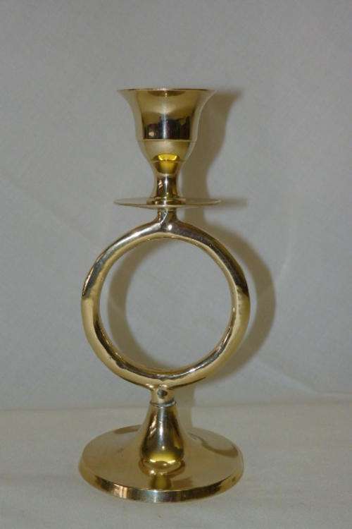 A BEAUTIFULLY HAND MADE SOLID BRASS CANDLE STICK HOLDER WITH AN UNUSUAL DESIGN