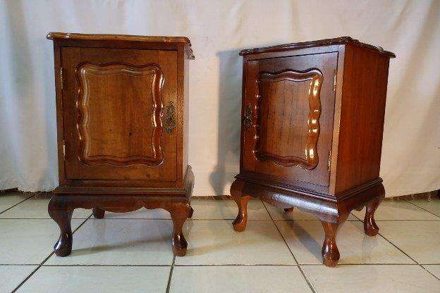 A MAGNIFICENT PAIR OF QUEEN ANNE STYLE SIDETABLE PEDESTAL CUPBOARDS IN EXCELLENT CONDITION! bid/item