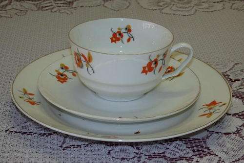 A FABULOUS RARE VINTAGE (1928 TO 1946) GERMAN MADE "ARZBERG BAVARIA" BONE CHINA TEA TRIO