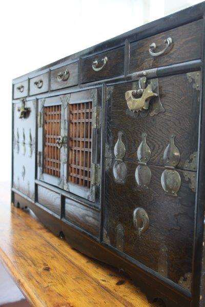 AN EXQUISITE ORIENTAL CABINET WITH LOADS OF DRAWS, CUPBOARDS & MAGNIFICENT DETAIL!!!