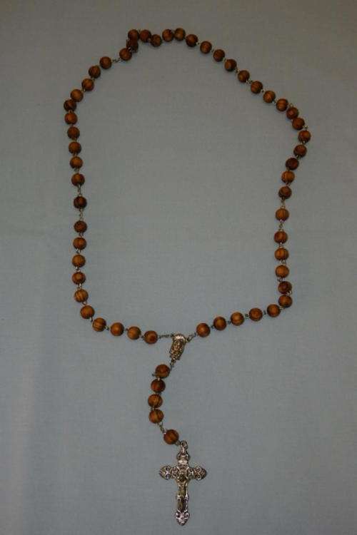 A FANTASTIC "LARGER" WOODEN BEADED CATHOLIC ROSARY IN FABULOUS CONDITION - IDEAL FOR A WALL ROSARY