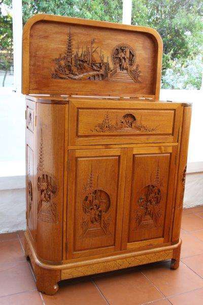 AN INCREDIBLE, VERY UNIQUE HAND CARVED SOLID OAK ORIENTAL DRINKS CABINET w EXQUISITE DETAIL!!!