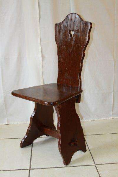 AN EXQUISITE ANTIQUE MONKS CHAIR IN FAIR CONDITION!!!
