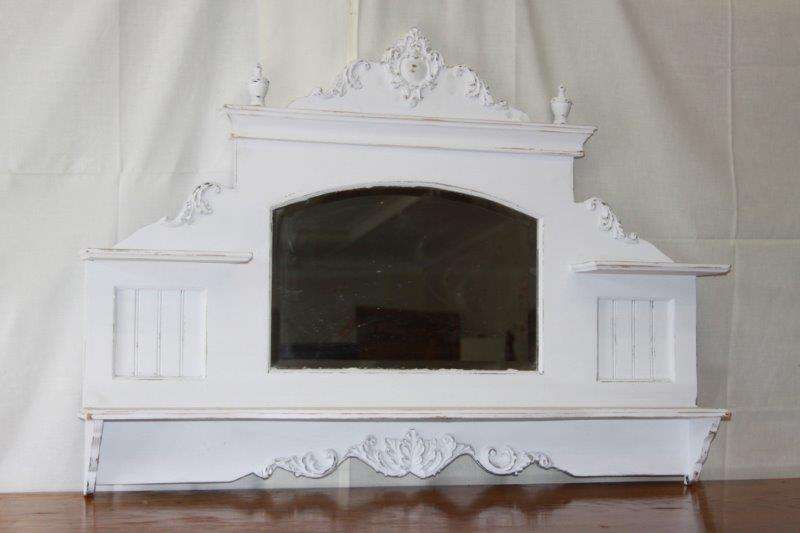 WOW!!! A GORGEOUS WALL MOUNT MANTEL PIECE MIRROR IN PRISTINE CONDITION!!!