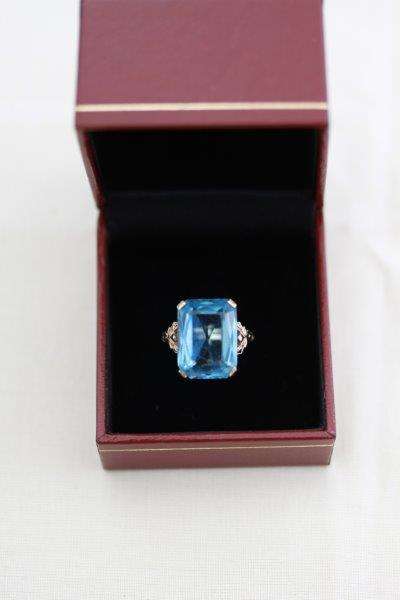 MAGNIFICENT ANTIQUE DETAILED 9ct GOLD RING WITH A HUGE BLUE TOPAZ GEMSTONE!!!