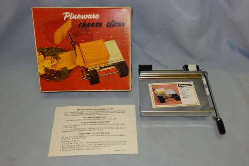 AN AMAZING VINTAGE PINEWARE CHEESE SLICER IN ITS ORIGINAL BOX WITH THE INSTRUCTION LEAFLET
