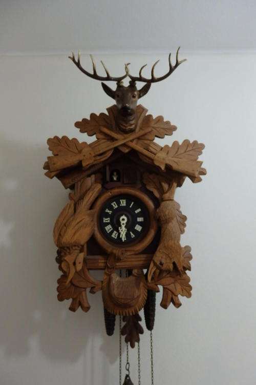 AN INCREDIBLE VINTAGE WEST GERMAN MADE E. SCHMECKENBECHER "JAGDSTUK" BLACK FOREST CUCKOO CLOCK