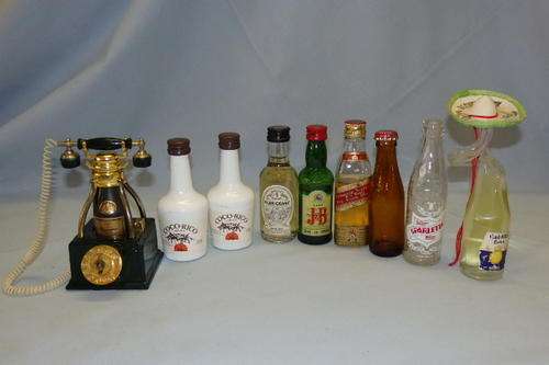 A FANTASTIC COLLECTION OF 9 MINIATURE ALCOHOL AND DRINKS BOTTLES INCLUDING SOME UNOPENED