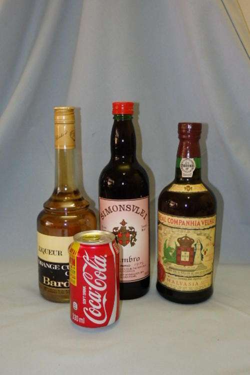 THREE FANTASTIC UNOPENED VINTAGE LIQUOR BOTTLES INCLUDING A 1970's SIMONSVLEI HUMBRO bid/bottle