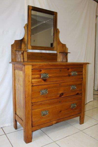 AN EXQUISITE ANTIQUE 3 DRAW OREGON DRESSER WITH THE ORIGINAL MIRROR; STUNNING COTTAGE FURNITURE!!!