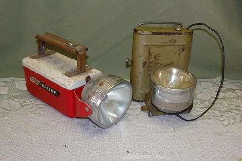 TWO AWESOME OLD VINTAGE BATTERY POWERED FLASHLIGHTS INCLUDING A RAY-O-VAC HUNTER bid/torch